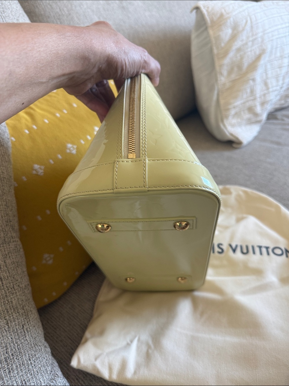 Louis Vuitton Alma Vernis in excellent condition - Picture 3 of 7